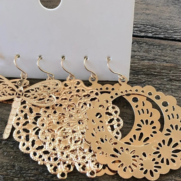 New on card Lightweight Gold Tone Dangly Earring Set of 3 Dragonfly Medallion - Picture 4 of 4